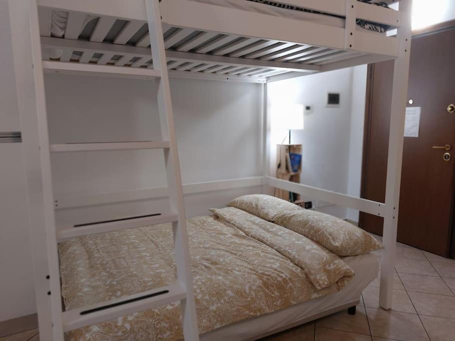 Bovísio-Masciago Milanese Smile Home! Graziosa Casa Con Parcheggio E Giardino מראה חיצוני תמונה